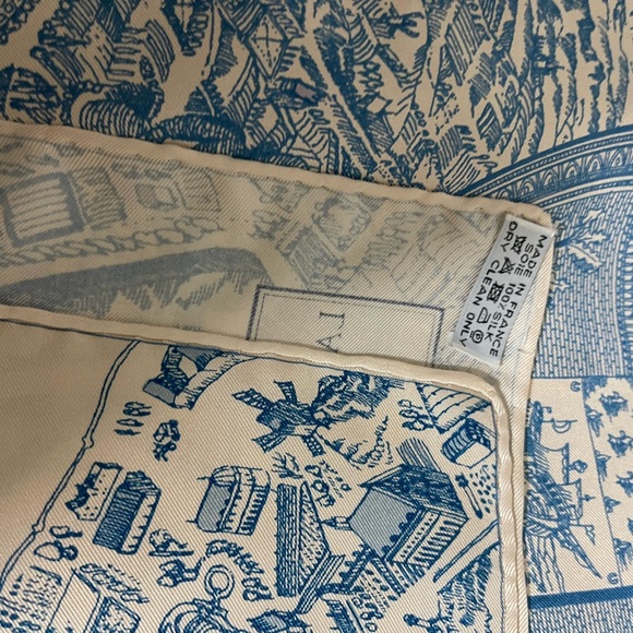 Hermès La Cite’ Cavalie’re Silk Scarf. - Picture 15 of 16